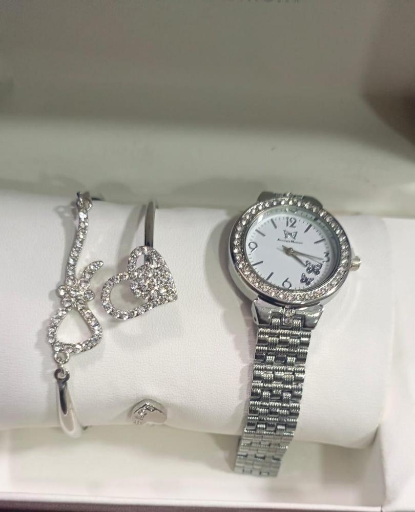 Women’s Silver Chain Strap Watch with Bracelet